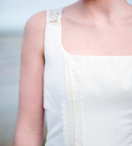 décolleté carré liseré dentelle robe mariage