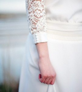 manches dentelle poignets boutons