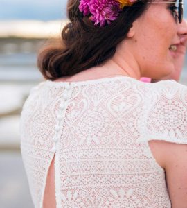 top mariée dentelle géométrique boutons manche courte
